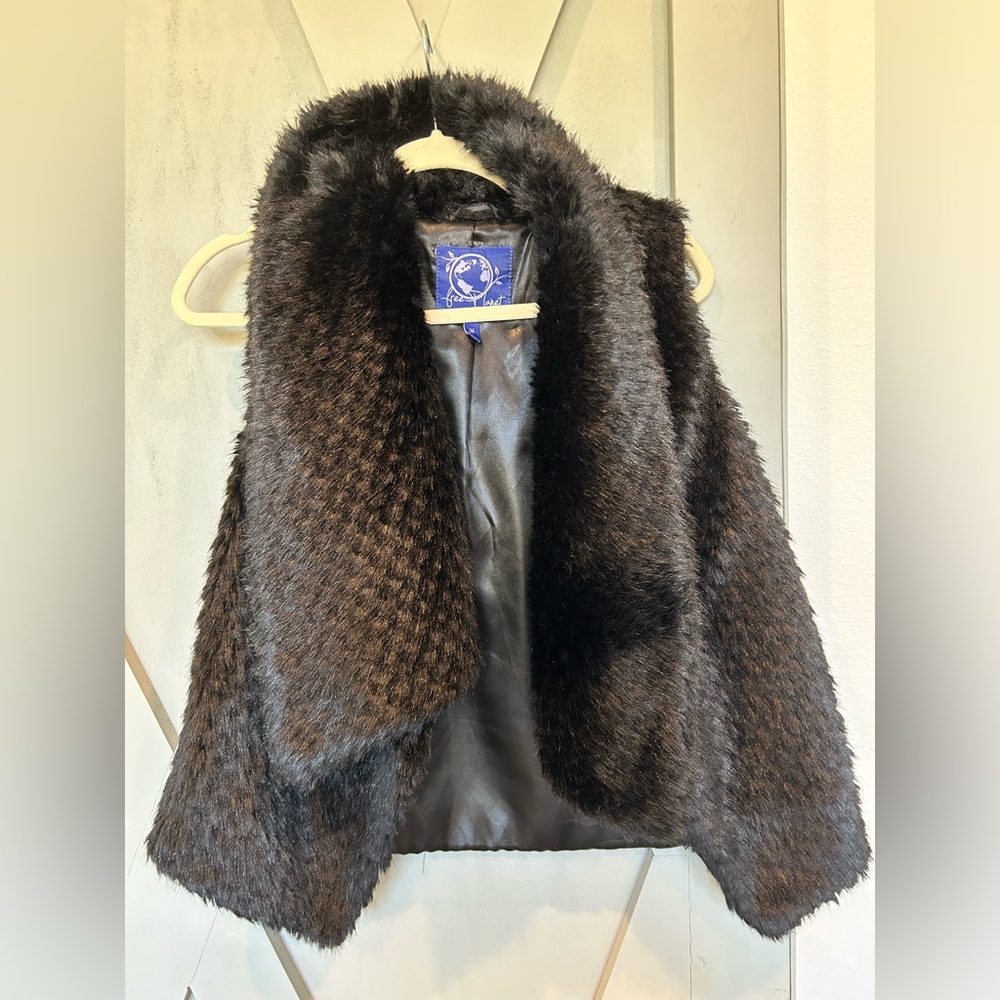 Black Faux fur vest - medium